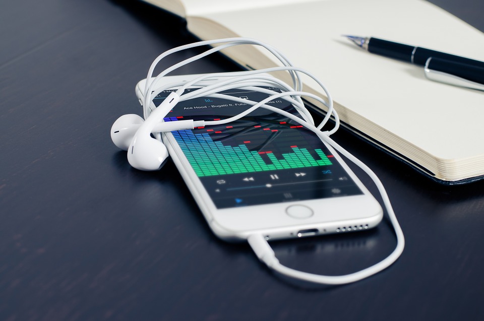 Številnim uporabnikom iPhonov je iOS 10 všeč, najdejo pa se tudi takšni, ki ga ne odobravajo. Foto: pixabay.com