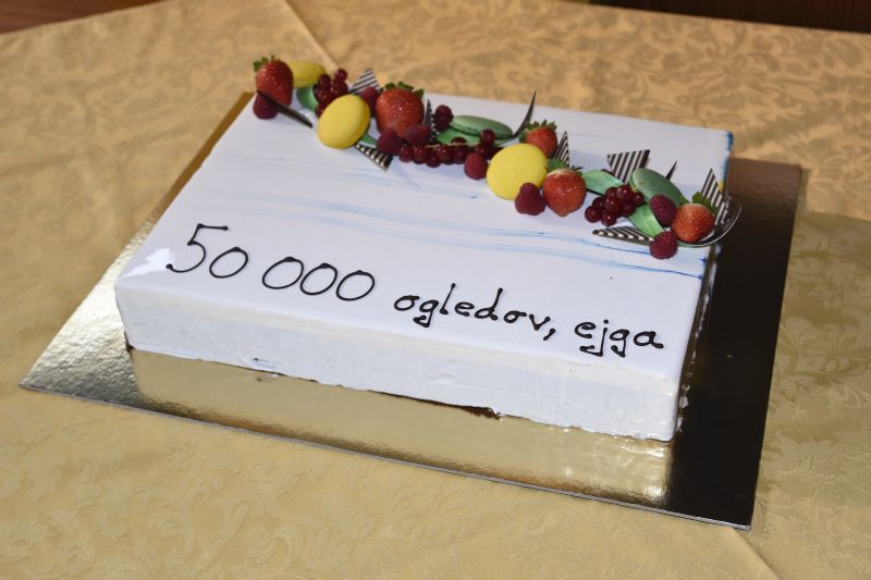 Na torti je pisalo "50.000 ogledov, ejga", čeprav so na podelitvi prejeli kar tri zlate role za 75.000 gledalcev. Tudi sicer si je film ogledalo že več kot 82.000 ljudi.