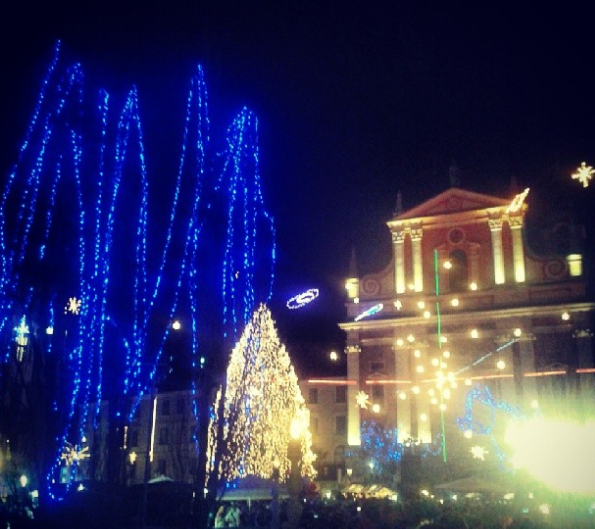 Staro mestno jedro Ljubljane bo tudi letos prizorišče živahnega dogajanja uličnih dogodkov. Foto: M.Š.